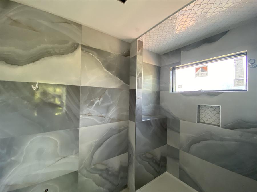 Large-format porcelain bathroom walls, New Jersey